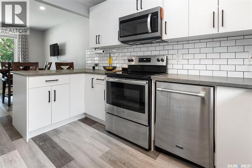 802 31St Street W, Saskatoon, SK - Indoor Photo Showing Kitchen With Upgraded Kitchen