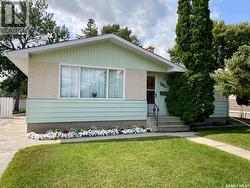 206 Mcintosh STREET N  Regina, SK S4R 4Z9