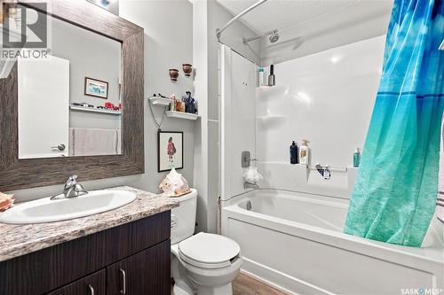 145 Lillooet Street E, Moose Jaw, SK - Indoor Photo Showing Bathroom