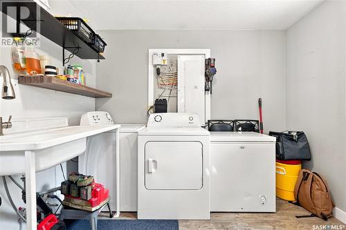 145 Lillooet Street E, Moose Jaw, SK - Indoor Photo Showing Laundry Room