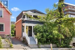135 UPPER LORNE PLACE  Ottawa, ON K1R 7G8