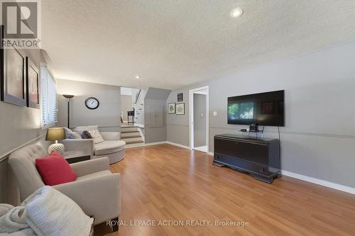 5 Marigold Street, Brantford, ON - Indoor Photo Showing Living Room