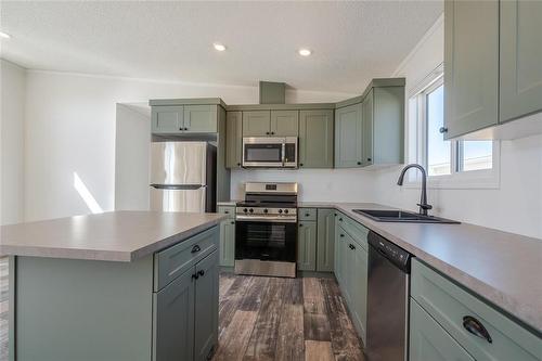 133 Prairie Oak Drive, Mitchell, MB - Indoor Photo Showing Kitchen