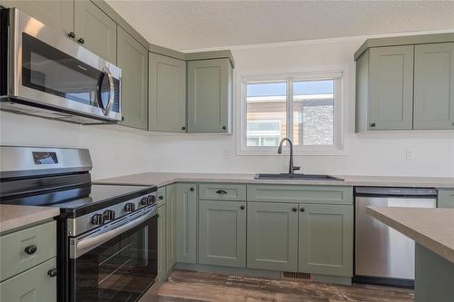 133 Prairie Oak Drive, Mitchell, MB - Indoor Photo Showing Kitchen