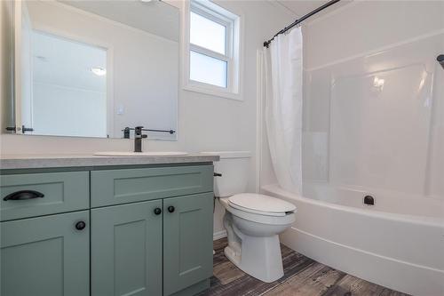 133 Prairie Oak Drive, Mitchell, MB - Indoor Photo Showing Bathroom