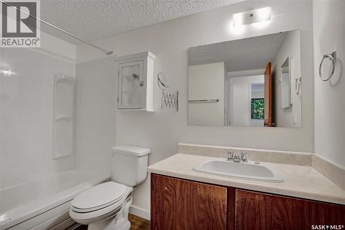 202 403 Tait Court, Saskatoon, SK - Indoor Photo Showing Bathroom