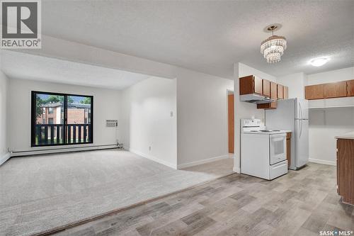 202 403 Tait Court, Saskatoon, SK - Indoor Photo Showing Kitchen