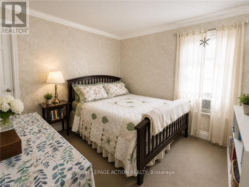 49 Palmerston Avenue, Brantford, ON - Indoor Photo Showing Bedroom