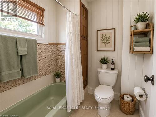 49 Palmerston Avenue, Brantford, ON - Indoor Photo Showing Bathroom