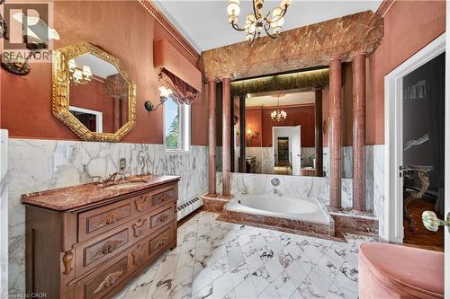 213 Stone Church Road W, Hamilton, ON - Indoor Photo Showing Bathroom