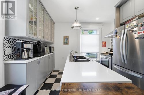 122 Nelson Street E, Goderich (Goderich (Town)), ON - Indoor Photo Showing Kitchen With Double Sink
