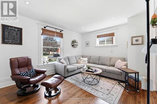 122 Nelson Street E, Goderich (Goderich (Town)), ON - Indoor Photo Showing Living Room