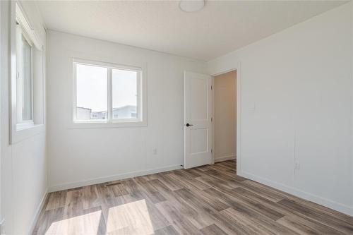 136 Prairie Oak Drive, Mitchell, MB - Indoor Photo Showing Other Room
