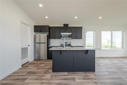 136 Prairie Oak Drive, Mitchell, MB - Indoor Photo Showing Kitchen With Upgraded Kitchen