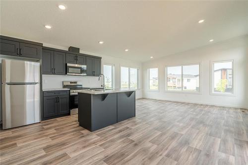 136 Prairie Oak Drive, Mitchell, MB - Indoor Photo Showing Kitchen With Upgraded Kitchen