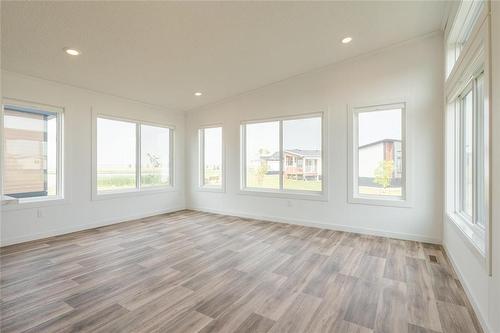 136 Prairie Oak Drive, Mitchell, MB - Indoor Photo Showing Other Room
