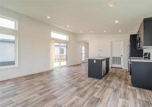 136 Prairie Oak Drive, Mitchell, MB - Indoor Photo Showing Kitchen