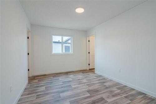 136 Prairie Oak Drive, Mitchell, MB - Indoor Photo Showing Other Room
