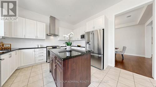 284 East'S Corners Boulevard, Vaughan, ON - Indoor Photo Showing Kitchen With Upgraded Kitchen