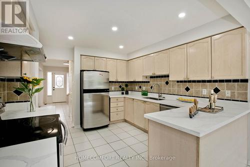 5813 Fieldon Road, Mississauga, ON - Indoor Photo Showing Kitchen