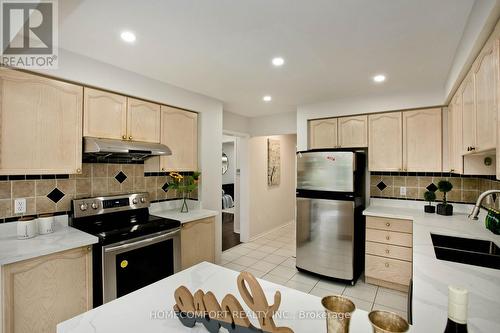 5813 Fieldon Road, Mississauga, ON - Indoor Photo Showing Kitchen
