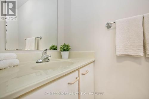5813 Fieldon Road, Mississauga, ON - Indoor Photo Showing Bathroom