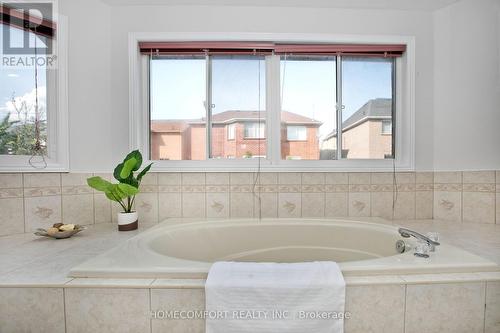 5813 Fieldon Road, Mississauga, ON - Indoor Photo Showing Bathroom