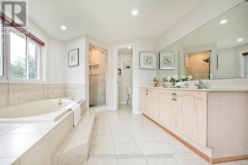 5813 Fieldon Road, Mississauga, ON - Indoor Photo Showing Bathroom