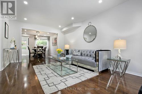 5813 Fieldon Road, Mississauga, ON - Indoor Photo Showing Living Room