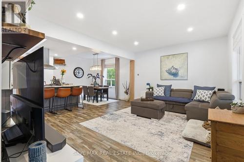 347 Dover Street S, Cambridge, ON - Indoor Photo Showing Living Room
