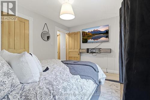 347 Dover Street S, Cambridge, ON - Indoor Photo Showing Bedroom
