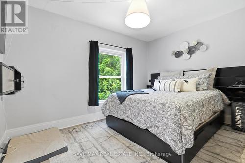 347 Dover Street S, Cambridge, ON - Indoor Photo Showing Bedroom