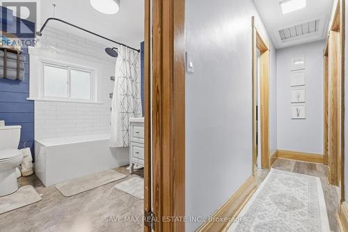 347 Dover Street S, Cambridge, ON - Indoor Photo Showing Bathroom