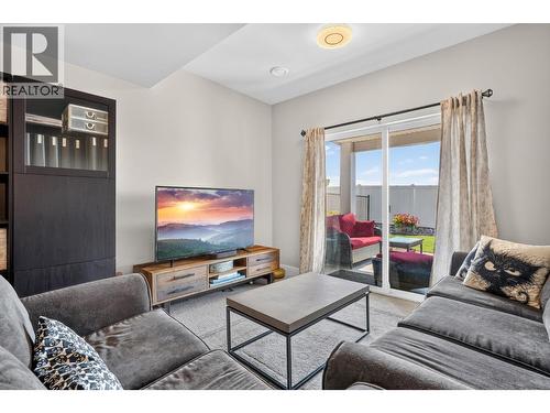 2359 Hawks Boulevard, West Kelowna, BC - Indoor Photo Showing Living Room