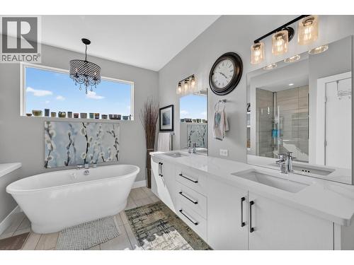 2359 Hawks Boulevard, West Kelowna, BC - Indoor Photo Showing Bathroom