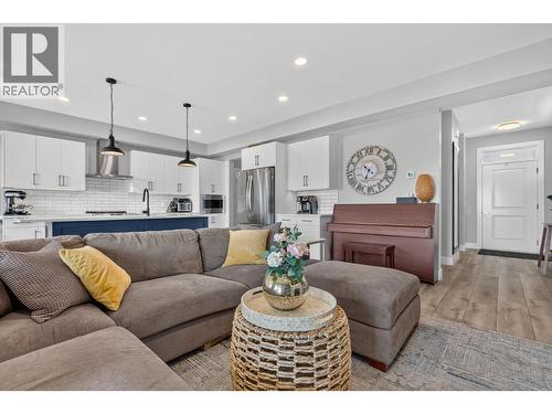 2359 Hawks Boulevard, West Kelowna, BC - Indoor Photo Showing Living Room