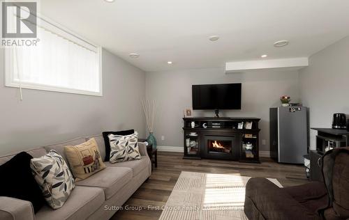 247 Sunset Drive, West Perth (Mitchell), ON - Indoor Photo Showing Living Room