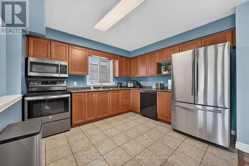 479 Doon S Drive E, Kitchener, ON - Indoor Photo Showing Kitchen With Double Sink