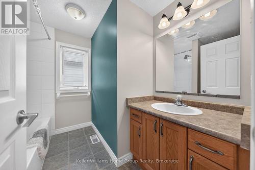 479 Doon S Drive E, Kitchener, ON - Indoor Photo Showing Bathroom