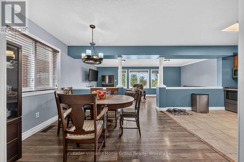 479 Doon S Drive E, Kitchener, ON - Indoor Photo Showing Dining Room