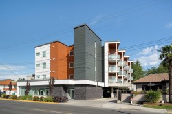 #306-7098 Wallace Dr Central Saanich, BC V8M 1G9