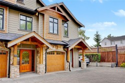 #4-2622 Shelbourne St Victoria, BC V8R 4L9