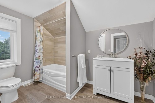 598319 2Nd Line West Line, Mulmur, ON - Indoor Photo Showing Bathroom