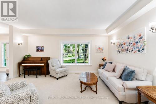 54 Starlight Crescent, Richmond Hill, ON - Indoor Photo Showing Living Room