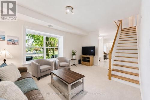 54 Starlight Crescent, Richmond Hill, ON - Indoor Photo Showing Living Room