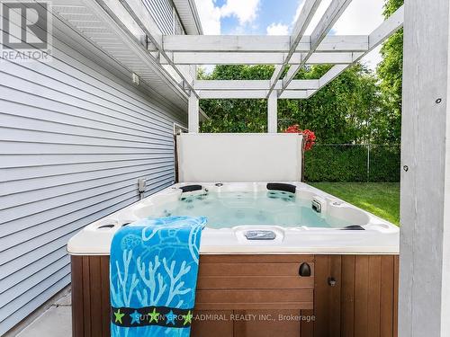 54 Starlight Crescent, Richmond Hill, ON - Outdoor With Exterior