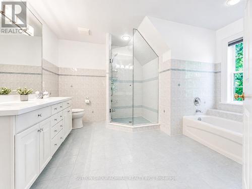 54 Starlight Crescent, Richmond Hill, ON - Indoor Photo Showing Bathroom