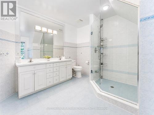 54 Starlight Crescent, Richmond Hill, ON - Indoor Photo Showing Bathroom