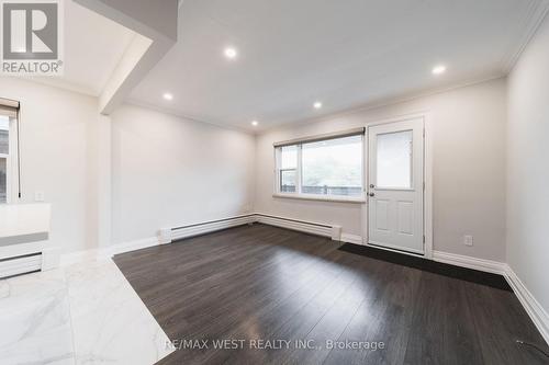 7 - 237 MELROSE STREET , Toronto, Ontario M8Y 1B8 4