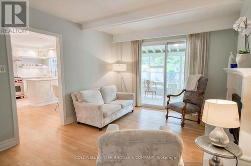 1666 Amberdale Crescent, Ottawa, ON - Indoor Photo Showing Living Room